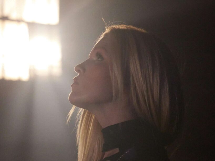 “Rudens vienmēr ir bijis īpašs laiks…”: dziedātāja Elīna Fūrmane nāk klajā ar jaunumiem (+ VIDEO)