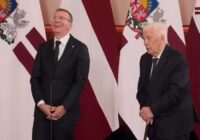 “Es jums apsolu!”: komponists Raimonds Pauls ceremonijā sasmīdina pat prezidentu, zināms, ko viņš teica (+ VIDEO) “Es jums apsolu!”: komponists Raimonds Pauls ceremonijā sasmīdina pat prezidentu, zināms, ko viņš teica (+ VIDEO)