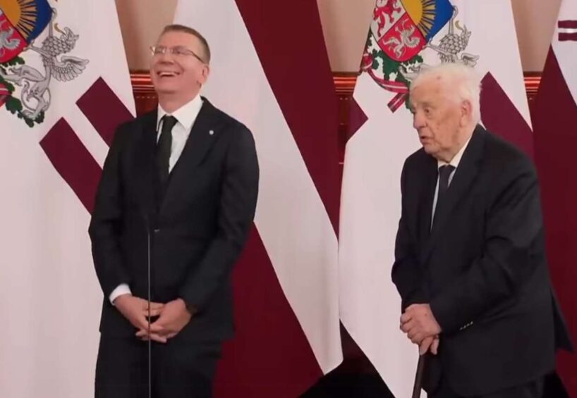 “Es jums apsolu!”: komponists Raimonds Pauls ceremonijā sasmīdina pat prezidentu, zināms, ko viņš teica (+ VIDEO)