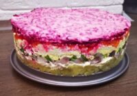 Ar vienu slepeno sastāvdaļu: jauna “Siļķe kažokā” recepte no manas radu ģimenes