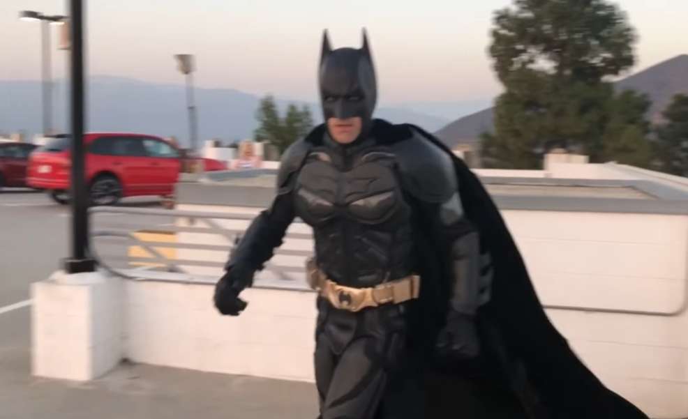 Sieviete apprecējās ar vīrieti, bet neizturēja viņu, jo jaunais vīrs vēlējās kļūt par Betmenu: ”Viņš pārģērbās un staigāja pa pilsētu”