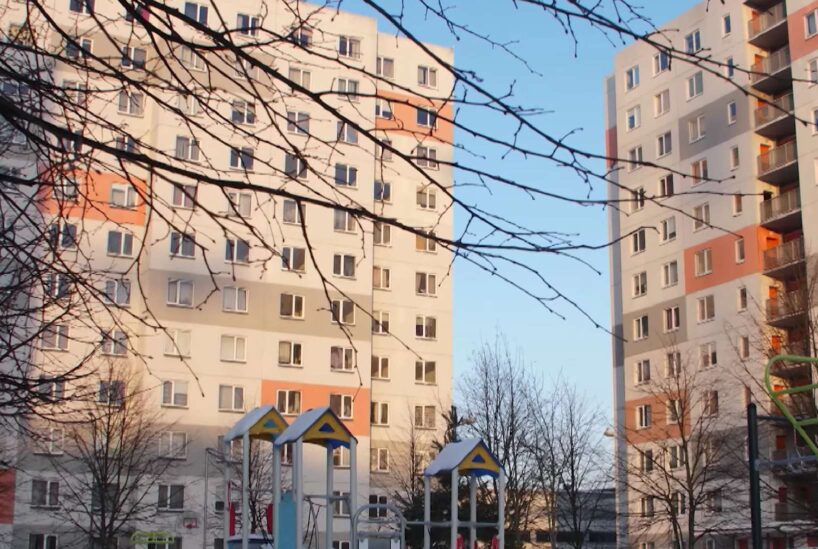 Rīgas dome plāno ieviest jaunas izmaksas, kas no 2026.gada maija būtiski ietekmēs tūkstošiem dzīvokļu īrnieku Rīgā