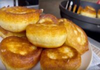 Gaisīgās kefīra pankūciņas tagad gatavoju tikai pēc šīs receptes, jo tās vienmēr sanāk pufīgas un nekad nesaplok