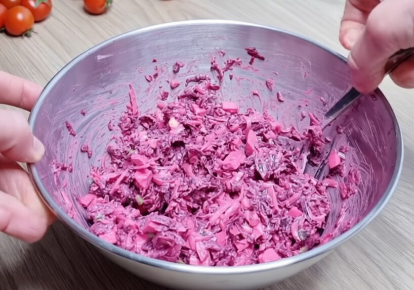 Viesi tos apēd vienā mirklī: 2 neparasti garšīgi biešu salāti, kas lieliski izrotā jebkuru svētku galdu