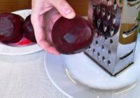 Lieliski salāti aizņemtām dienām – vienkāršs biešu un gurķu salikums, kas priecē ar savu sātīgumu un garšu