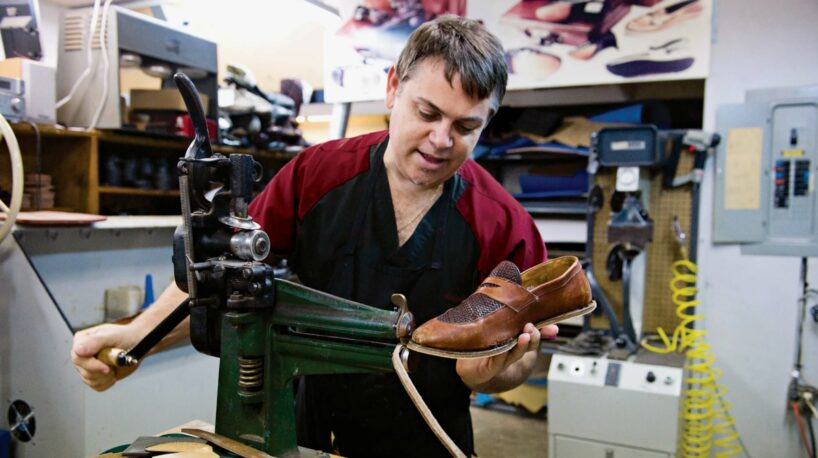 29 gadus strādāju par kurpnieku: dalos ar informāciju par apaviem, kurus nekad sev nepirkšu un neieteiktu arī jums