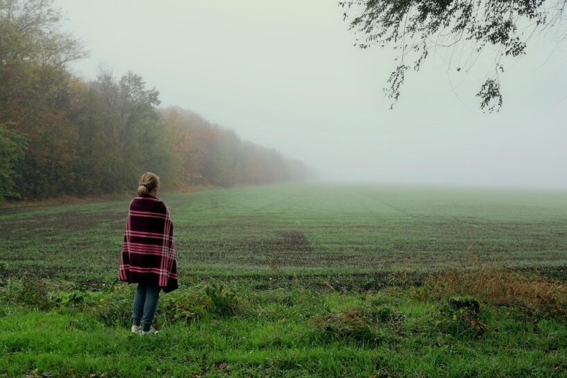 Latvijas meteoroloģiskais centrs brīdina iedzīvotājus: ”Vēlams atlikušo brīvdienu uzturēties iekštelpās”