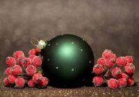 Ziemassvētku krāsas, kas ir modē 2025. gadā (nē, ne sarkana un zaļa)