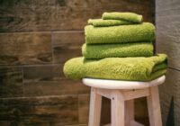 Dvieļi kļuva mīksti jau pēc vienas mazgāšanas reizes, izmantojot vienu dabīgu līdzekli, ko ieteica tīrīšanas speciālists