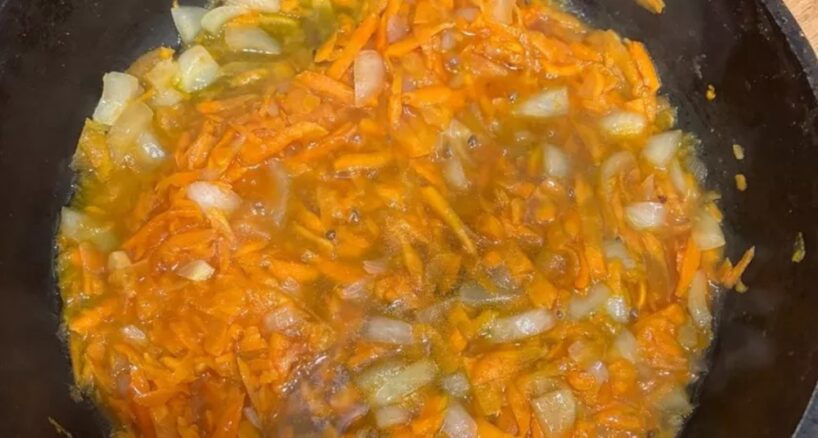 Kas apcepas vispirms – sīpoli vai burkāni: atcerieties pareizo secību, lai šos dārzeņus garšīgi pagatavotu reizi par visām reizēm