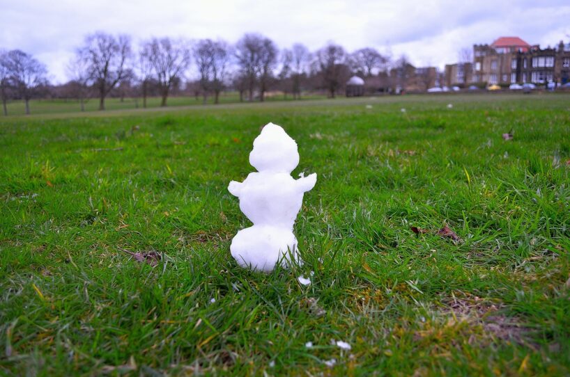 “Ziemas mēģinājums”: neparasti silts laiks, kam sekos aukstuma vilnis līdz nullei – kad var gaidīt sniegu