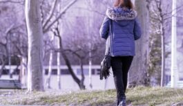 Es bez brīdinājuma iegriezos pie senas draudzenes Rīgā; durvis atvēra mans vīrs Artūrs Es bez brīdinājuma iegriezos pie senas draudzenes Rīgā; durvis atvēra mans vīrs Artūrs