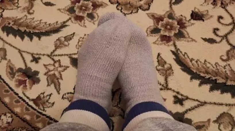 Ko darīt, lai pat lielā aukstumā nesaltu kājas: Rīgas tirgus pārdevēja man atklāja iedarbīgu metodi