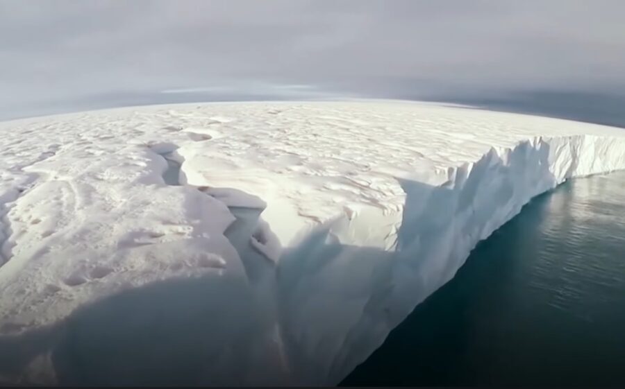 Zinātnieki brīdina: “Pastarās dienas ledājs” plīst no iekšienes – ko tas nozīmē mums