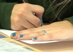 Izglītības reformas noslēgums, bet vēl daudz darāmā: ceļš uz vienotu mācību valodu Latvijas skolās