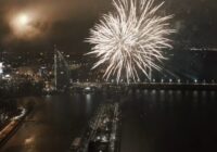 Gadu mijas svinības Latvijā: Salūta tradīcijas atgriešanās un sabiedrības debates