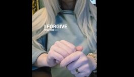 Samanta Tīna gadu miju sagaida ar emocionālu paziņojumu un mājienu par laulības beigām