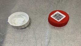 Kāpēc vairs neizmetu plastmasas pudeļu korķīšus: pastāstīšu, kā tos izmantoju virtuvē