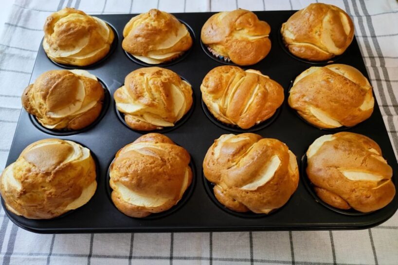 Tik gaisīgi kā mākoņi: ābolu kēksiņi “Šarlotītes”, kas vienmēr izdodas īpaši pufīgi, gardi un pagatavojami bez liekas piepūles