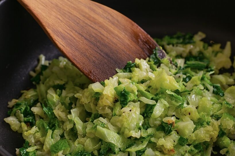 Pārstāj vārīt kāpostus, jo tie sanāk daudz garšīgāki, ja tos pagatavo ar vienu vienkāršu virtuves sastāvdaļu