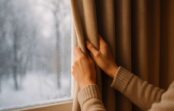 Vai mājās patiesībā ir siltāks, ja aizkari ir ciet visu dienu — es jautāju 3 ekspertiem, kuri izcēla niansi, ko daudzi nepamana