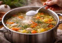 Pazīstams pavārs no Kuldīgas man pastāstīja, kāpēc restorānos zupai vienmēr pievieno tējkaroti cukura