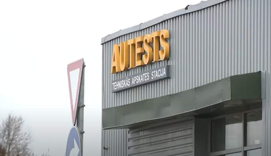 Autovadītājs izejot CSDD Tehnisko apskati sašutis par redzēto: ”Labāk vispār to lapu varēja nedot”