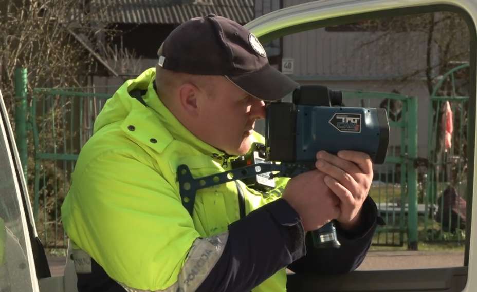 Lai gan daudzi autovadītāji Latvijā joprojām brauc ar šādu ”tūningu”, par to uz ceļa var ne tikai anulēt TA, bet arī piemērot sodu