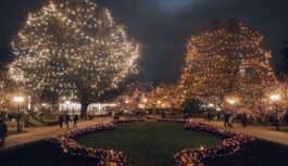 Rīga kā Eiropas dārgakmens: 55 km virtenes un 6000 dekori pārvērš pilsētu Ziemassvētku pasakā (+ FOTO) Rīga kā Eiropas dārgakmens: 55 km virtenes un 6000 dekori pārvērš pilsētu Ziemassvētku pasakā (+ FOTO)