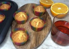 Viens apelsīns un trīs olas: draudzene izcepa kēksiņus pie tējas – lieliska recepte