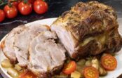 Jaungada galda galvenais ēdiens – cepeškrāsnī cepta cūkgaļas kakla karbonāde ar “odziņu”