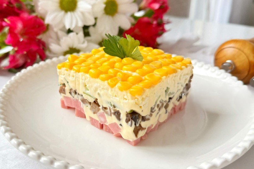 Jaungada salāti Olivjē stilā – garšīgi, sātīgi, ātri pagatavojami un vizuāli ļoti glīti