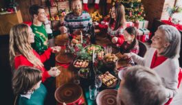 Katrs trešais cilvēks nevēlas aicināt viesus uz Jaungada svinībām viena iemesla dēļ – stāstu kāds tas ir