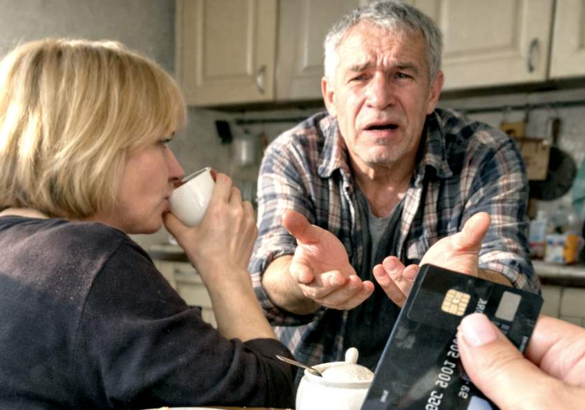 Viņš esot mājas saimnieks, bet nez kāpēc dzīvo uz manas algas – sūrojās Ieva