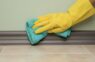 Grīdas līstes vairs neaplips ar putekļiem nedēļām ilgi, ja tās notīrīsi ar vienu pavisam parastu virtuves sastāvdaļu