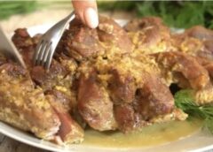 Esmu nogaršojusi daudzas receptes, bet vienmēr atgriežos pie šīs: Jaungada galdam gaļu tagad gatavoju tikai šādi