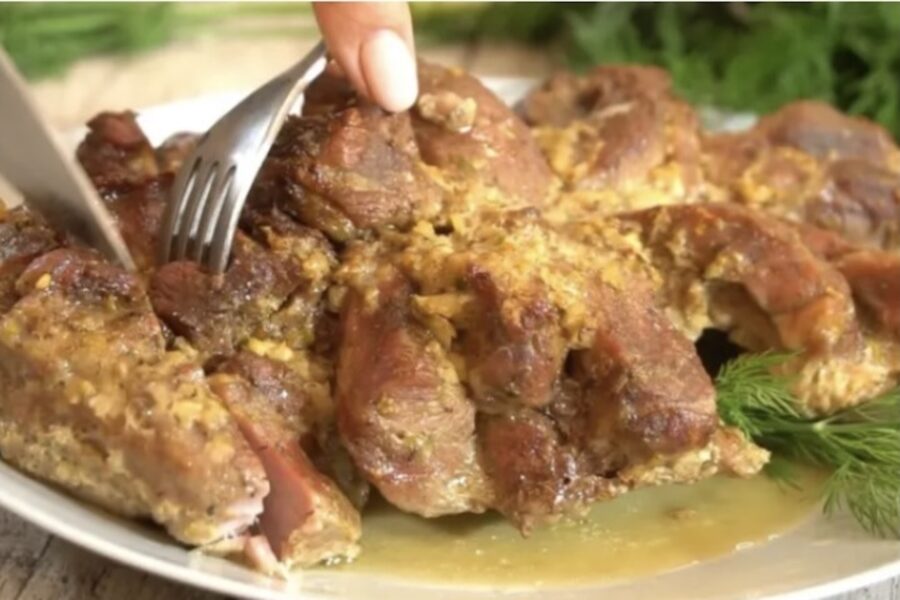 Esmu nogaršojusi daudzas receptes, bet vienmēr atgriežos pie šīs: Jaungada galdam gaļu tagad gatavoju tikai šādi