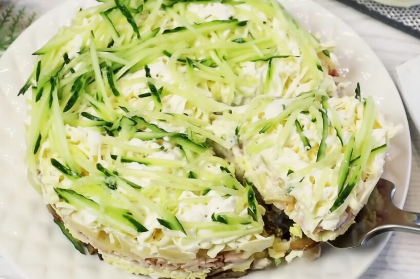 Viegli pagatavojamā un garšu pilnā salātu recepte “Ziemas sapnis”, ko Jaungada galdam taisu jau vairākus gadus pēc kārtas