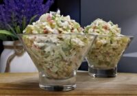 Viesi joprojām nespēj uzminēt, no kā top šie greznie salāti, lai gan sastāvdaļas ir pavisam vienkāršas – lieliska recepte svētku galdam Viesi joprojām nespēj uzminēt, no kā top šie greznie salāti, lai gan sastāvdaļas ir pavisam vienkāršas – lieliska recepte svētku galdam