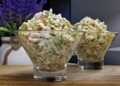 Viesi joprojām nespēj uzminēt, no kā top šie greznie salāti, lai gan sastāvdaļas ir pavisam vienkāršas – lieliska recepte svētku galdam