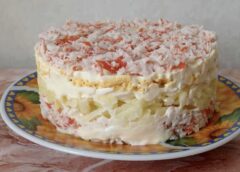 Maigi un gaisīgi svētku salāti “Sniega krabis”: tikai 4 sastāvdaļas un 15 minūtes brīva laika, bet tie vienmēr tiek apēsti pirmie