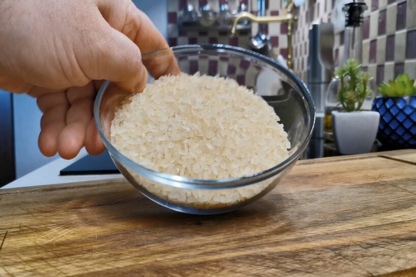 Lielisks veids, kā pagatavot parastus rīsus – ļoti vienkārši un tik garšīgi, ka parastā vārīšana vairs nemaz neprasās