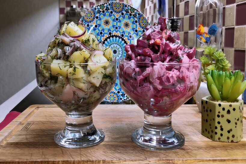 Nekad vēl nebiju ēdusi tik garšu pilnus siļķu salātus — reiz ciemos pagaršoju, un tagad šādi gatavoju uz katriem svētkiem