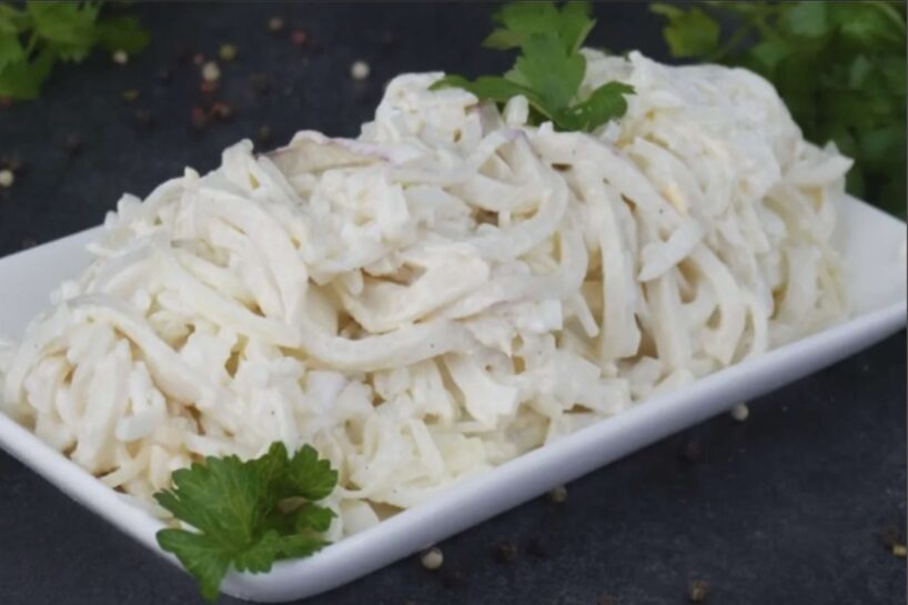 Gatavoju vienreiz, bet atceras gadiem ilgi — salāti “Baltais”, kurus ceļu galdā visos svētkos un arī tad, kad gribas sevi palutināt