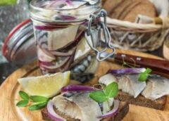 Tā makreli marinē tikai retais, bet garšas ziņā uz svētku galda tā pārspēj pat grezno lasi: dalos ar recepti