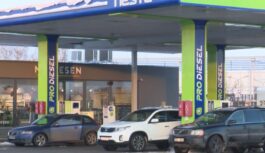 Sliktas ziņas autovadītājiem: aprēķināts, par cik centiem dārgāks kļūs katrs degvielas litrs pēc Jaunā gada