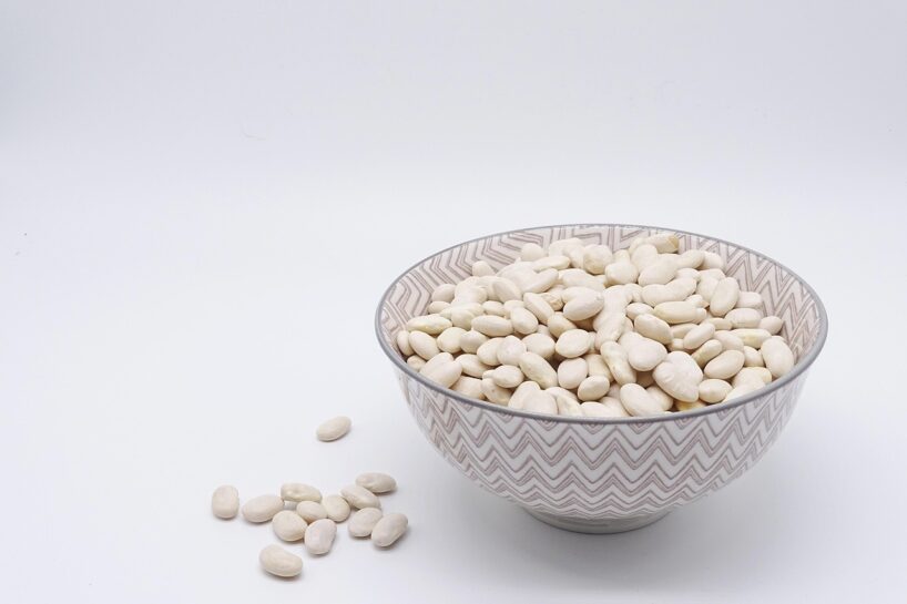 Aizmirstiet mērcēt pupiņas ūdenī: šis virtuves produkts ir atslēga, lai pagatavotu pupiņas maksimāli īsā laikā