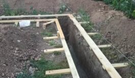 Betona liešana tieši zemē bez veidņiem: vai tiešām lieka naudas tērēšana vai bīstama kļūda