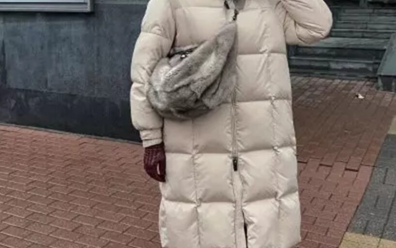 Kādas virsdrēbes izvēlēties ziemai: 4 galvenās modes tendences sievietēm pēc 50