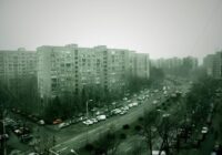 Ielaidu dzīvot māsu ar ģimeni savā Rīgas centra dzīvoklī, tomēr drīz vien saņēmu kaimiņu sūdzības; skaidroju gūtās mācības un situāciju Ielaidu dzīvot māsu ar ģimeni savā Rīgas centra dzīvoklī, tomēr drīz vien saņēmu kaimiņu sūdzības; skaidroju gūtās mācības un situāciju